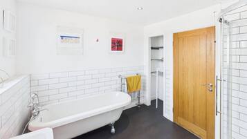 Bruser, hårtørrer, håndklæder, Toiletpapir