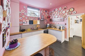 Fridge, oven, stovetop, dishwasher - Host & Stay | The Artists Pad (Saltburn-by-the-Sea)
