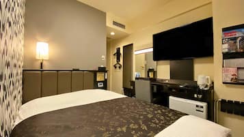 Pillowtop beds, desk, blackout drapes, free WiFi