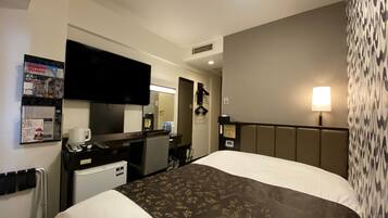 Desk, blackout drapes, free WiFi, bed sheets