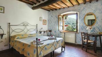 4 bedrooms, travel crib, free WiFi