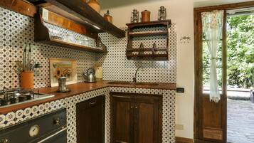 Ofen, Geschirrspüler, Gefrierschrank