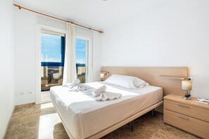 1 habitación, tabla de planchar con plancha, wifi gratis y ropa de cama 