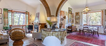 Private Villa with A/C, WIFI, private pool, TV, patio, panoramic view, close to San Gimignano