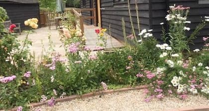 Pet Friendly 2 Bedroom Orchard Cottage near Canterbury