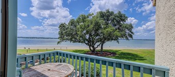 Harbour Town hideaway w/scenic balcony/water views - steps from the lighthouse