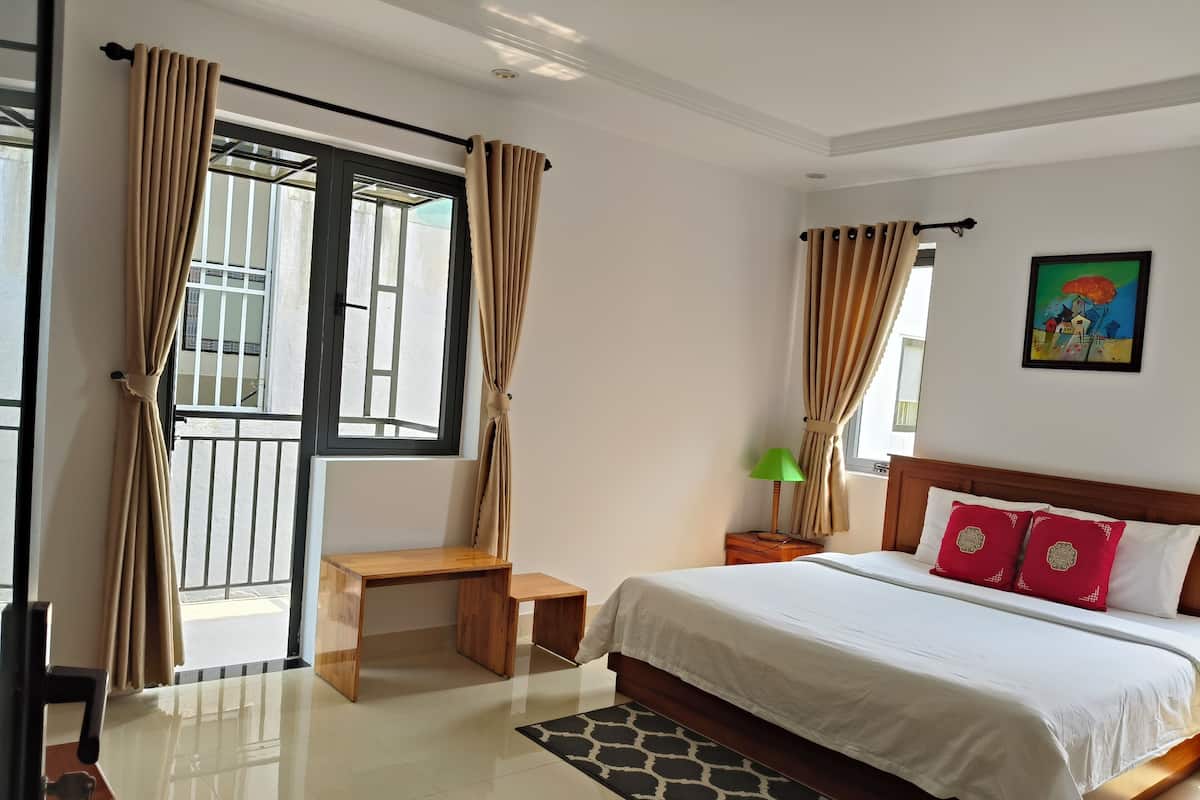 Double Room, Balcony | Minibar, desk, blackout drapes, soundproofing
