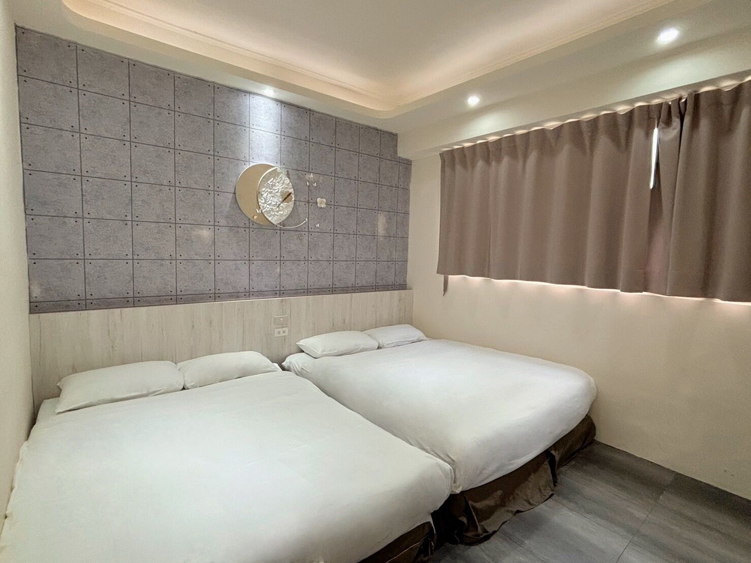 標準四人房 | 書桌、遮光布/窗簾、免費無線上網、床單