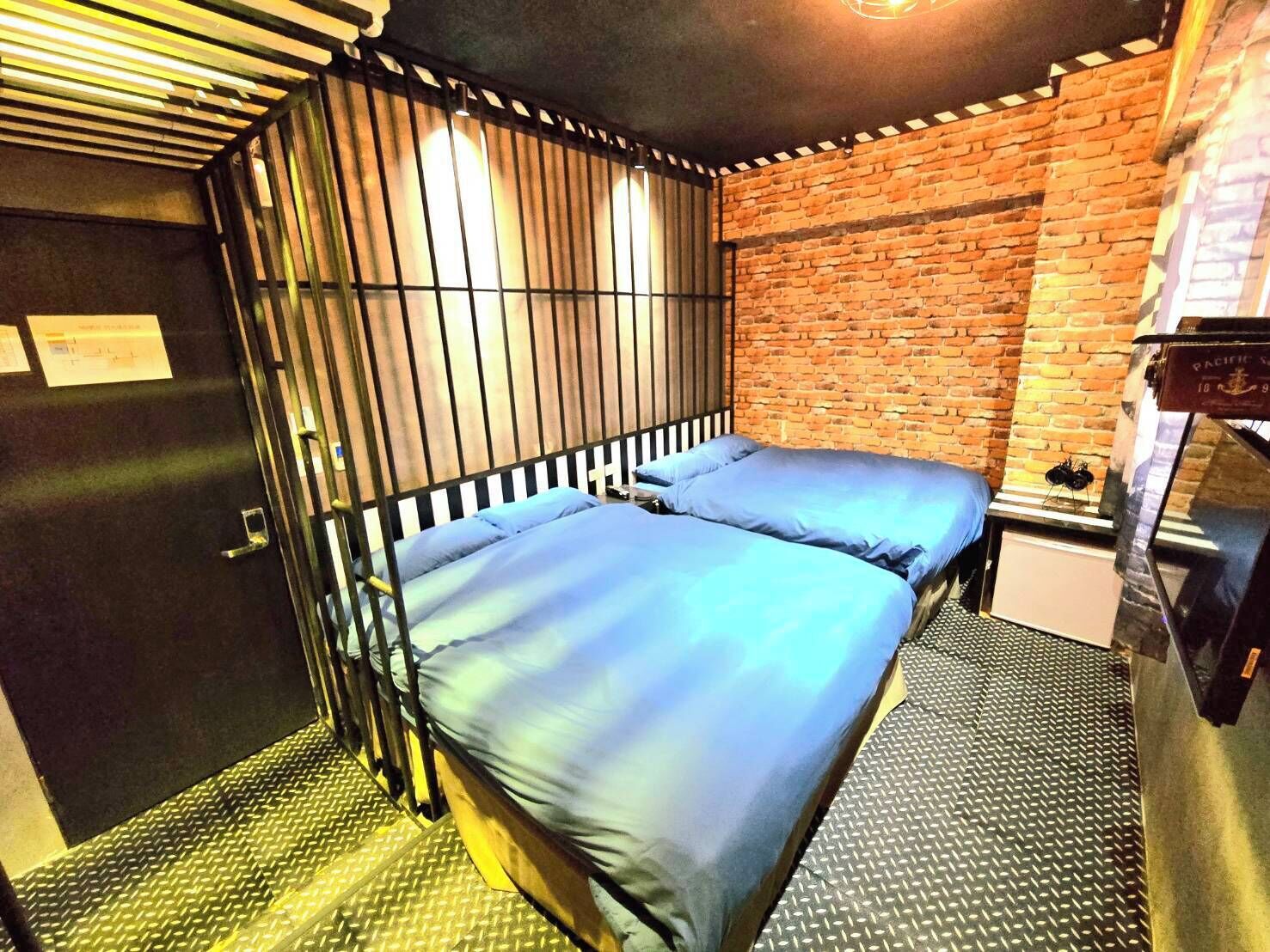 特色四人房 | 書桌、遮光布/窗簾、免費無線上網、床單