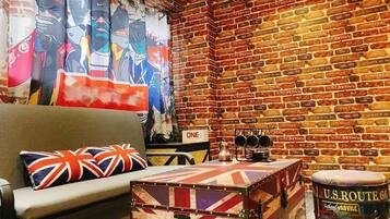 Signature Quadruple Room | Desk, blackout curtains, free WiFi, bed sheets