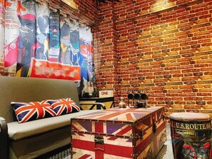 Desk, blackout curtains, free WiFi, bed sheets - Hexing Hotel (Magong)