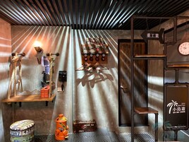 Escritorio, cortinas blackout, wifi gratis y ropa de cama 