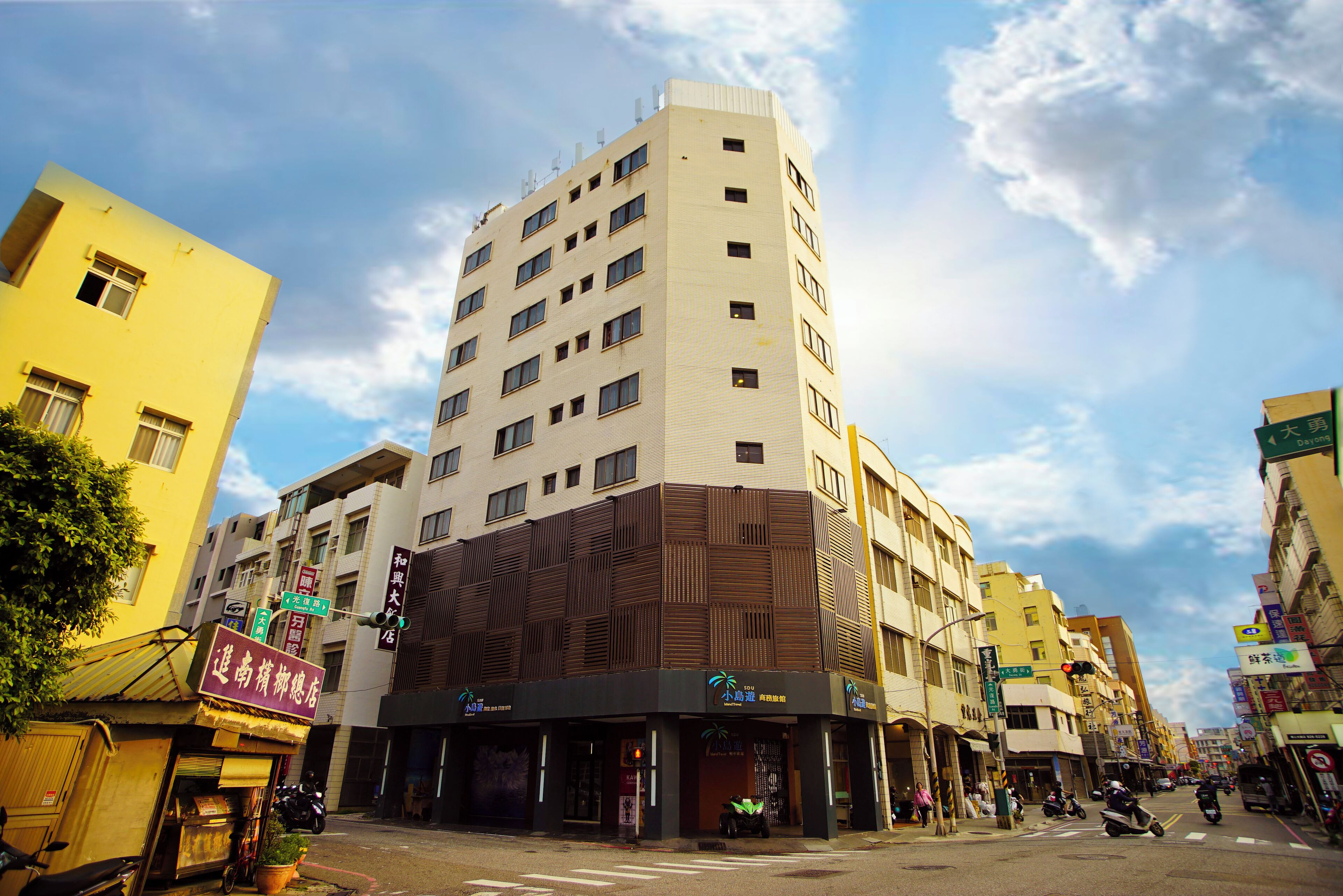 Vista frontal de la propiedad