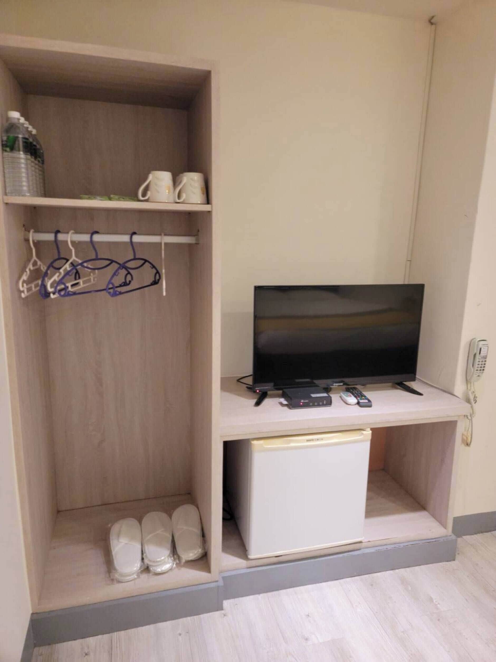 Escritorio, cortinas blackout, wifi gratis y ropa de cama 