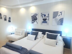 6 bedrooms, iron/ironing board, free WiFi, bed sheets - Sea Dreams House (Waterfront) Free Wifi, A. A., Barbecue (Benidorm)