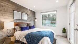 5 chambres, fer et planche à repasser, lit de bébé portatif