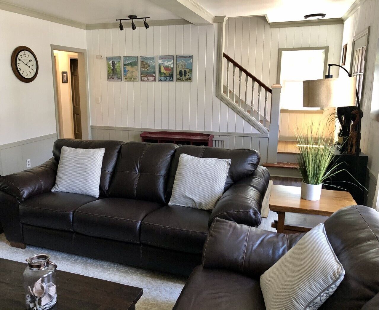 Smart TV, fireplace, DVD player, books