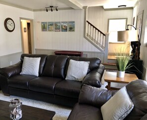 Smart TV, fireplace, DVD player, books - Hallmark Movies watch out! Charming Stone Cottage in Fish Creek (Fish Creek)