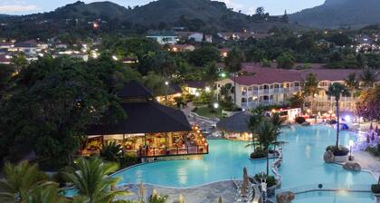 Hermosa villa real de cuatro dormitorios ubicada en el paraíso tropical