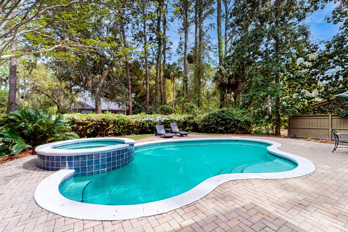 Ranch-style home with private pool with spa & golf course view - dog-friendly