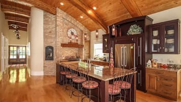 冰箱、微波炉、烤箱、洗碗机