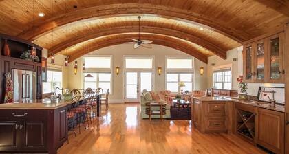 Lay By The Bay - Neljän makuuhuoneen huvila, vuodepaikkoja 11