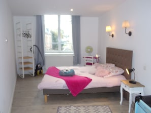 3 bedrooms, free WiFi, bed sheets