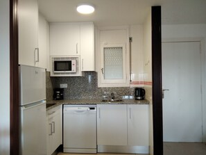 Fridge, microwave, stovetop, coffee/tea maker