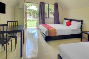 Superior Suite | Desk