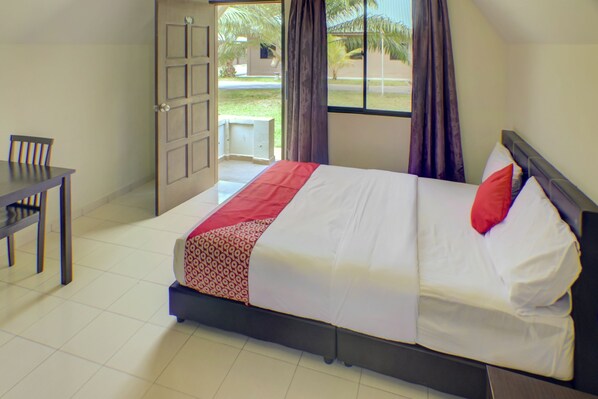 Superior Suite | Desk