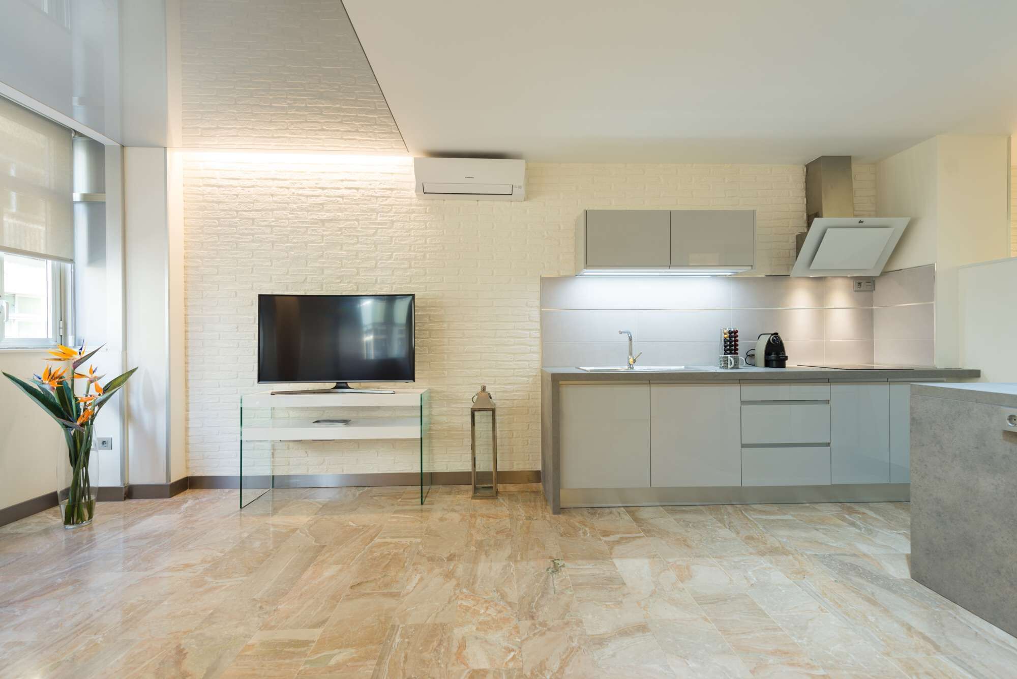 Fridge, microwave, oven, coffee/tea maker