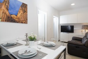 Dining - Holiday Home Aspalathos, 2 BDR Apt, Close To All Tourist Attractions 		 (Split)