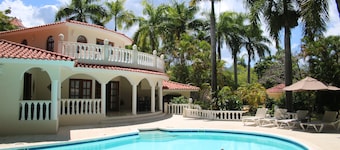 Soak up sun & fun at a 6-bed villa in the Dominican Republic resort on the ocean
