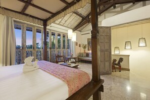 In-room safe, free WiFi, bed sheets