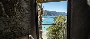 <p><strong>La Casa del Gigante: Villa de Lujo con Vistas al Mar en Monterosso, Cinque Terre<br />La Casa del Gigante</strong> es una villa de lujo situada en una de las ubicaciones más exclusivas de <strong>Monterosso al Mare</strong>, en el corazón de
