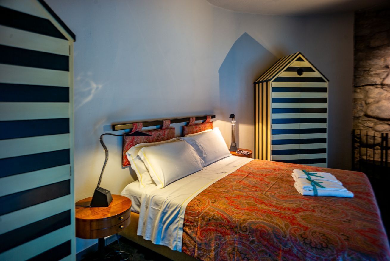 2 bedrooms, travel crib, free WiFi, bed sheets