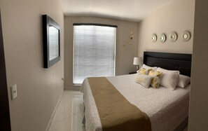 3 chambres, fer et planche à repasser, Wi-Fi, draps fournis