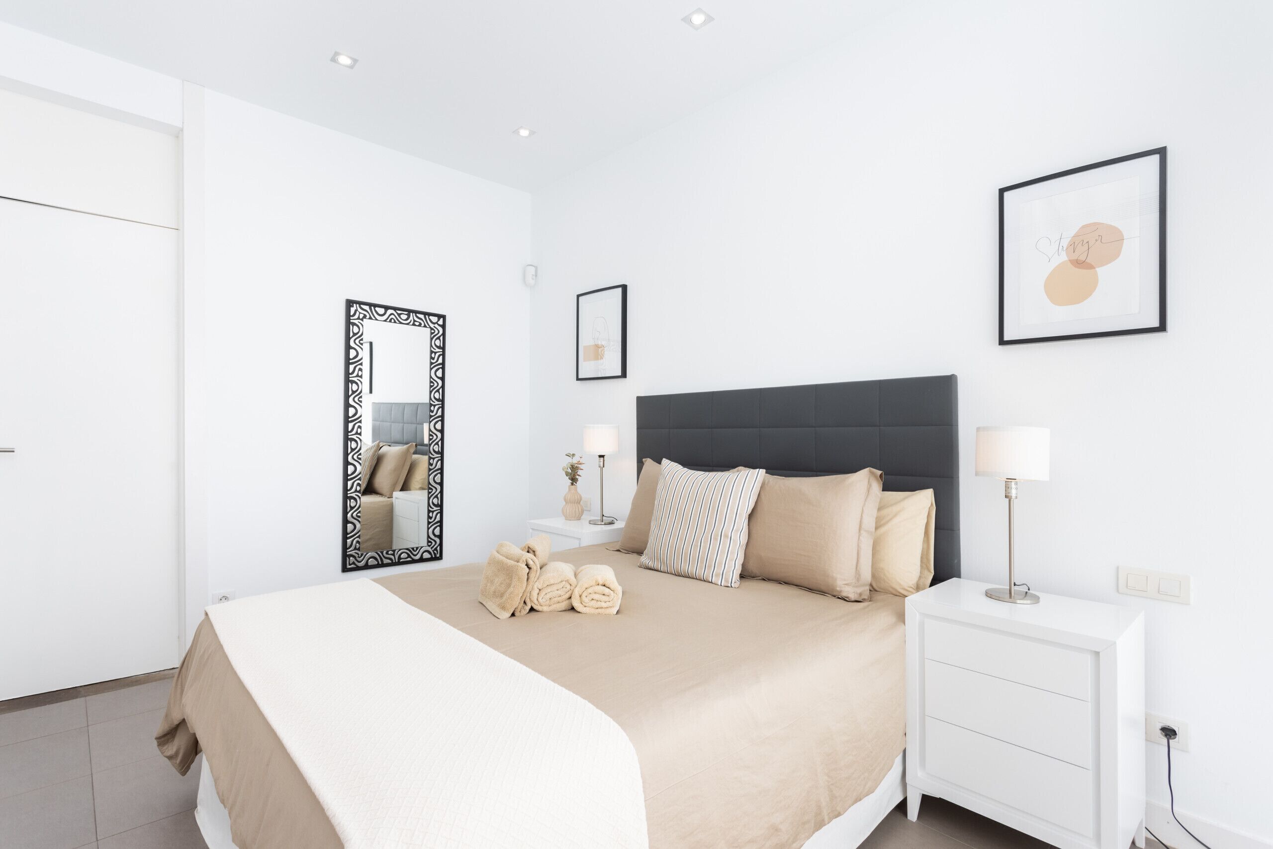 2 slaapkamers, een kluis op de kamer, een strijkplank/strijkijzer