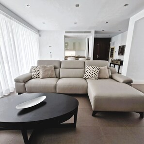TV - Luxury BKM in Playa del Duque (Costa Adeje)