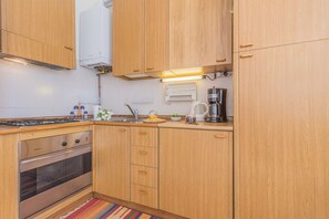 Fridge, microwave, oven, coffee/tea maker