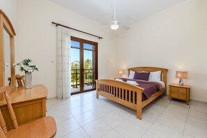 3 slaapkamers, een kluis op de kamer, een strijkplank/strijkijzer