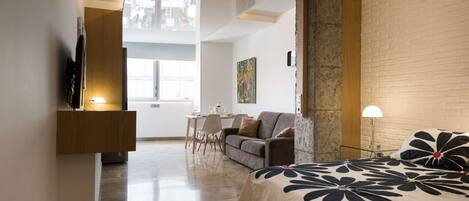 2 bedrooms, iron/ironing board, Internet, bed sheets