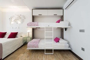 1 habitación, tabla de planchar con plancha, wifi y ropa de cama 