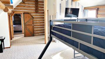 3 bedrooms, desk, free WiFi, bed sheets