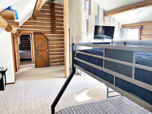 3 habitaciones, escritorio, wifi gratis y ropa de cama