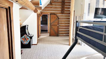 3 bedrooms, desk, free WiFi, bed sheets