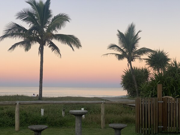 Property grounds - Comfortable house in Itapoá -SC with 8x4. pool, cable TV and Wi-Fi (Itapoá)