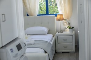 2 bedrooms, in-room safe, iron/ironing board, free WiFi