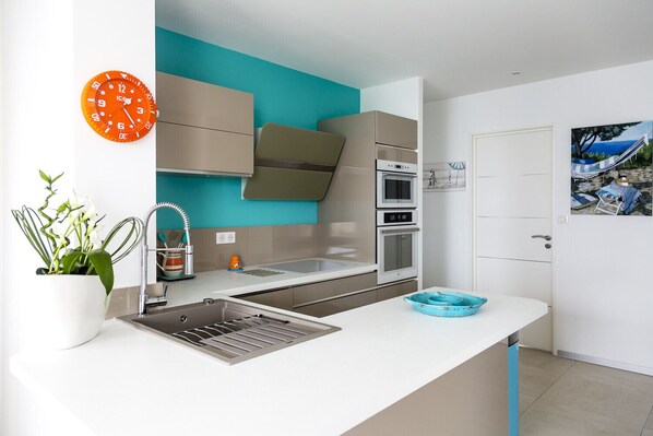 Fridge, microwave, oven, dishwasher