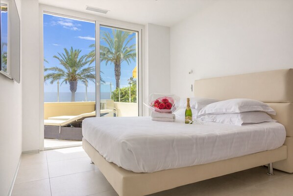 3 bedrooms, iron/ironing board, free WiFi, wheelchair access - Seafront Apartment with Large Terrace (Cannes)